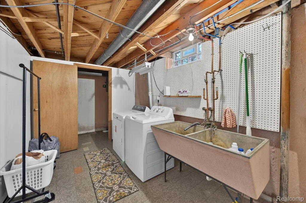 8599 Cardwell Street Westland City MI 48185