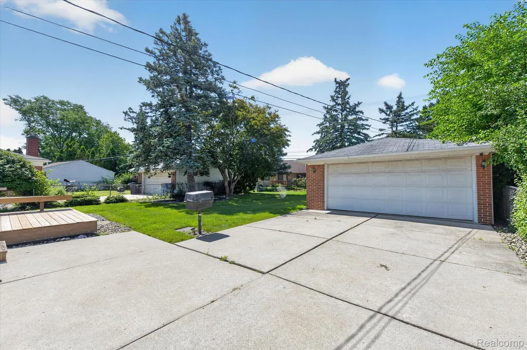 8599 Cardwell Street Westland City MI 48185