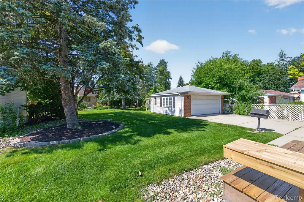 8599 Cardwell Street Westland City MI 48185