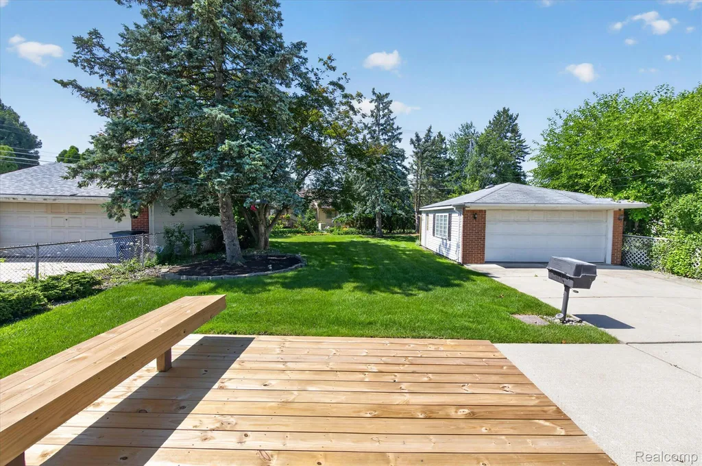 8599 Cardwell Street Westland City MI 48185