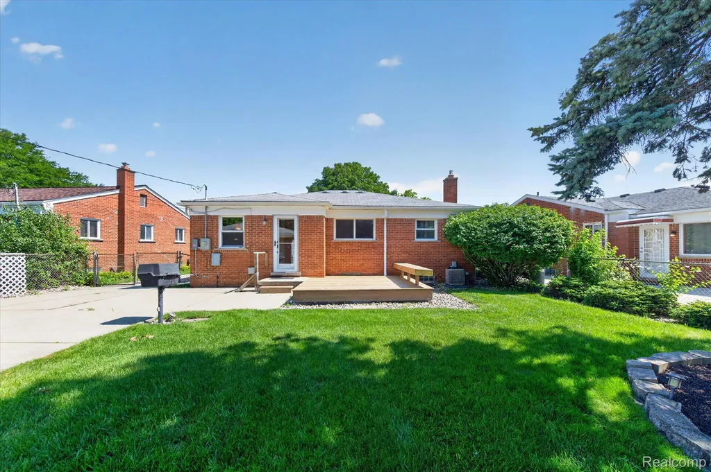 8599 Cardwell Street Westland City MI 48185