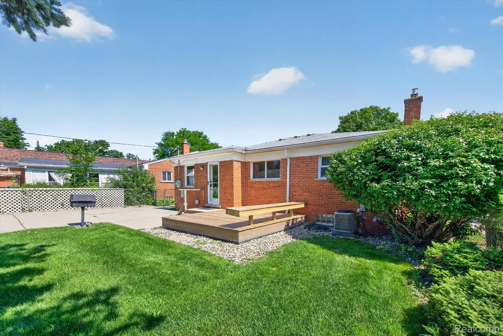8599 Cardwell Street Westland City MI 48185