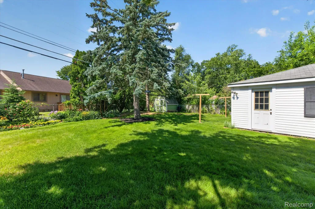 8599 Cardwell Street Westland City MI 48185