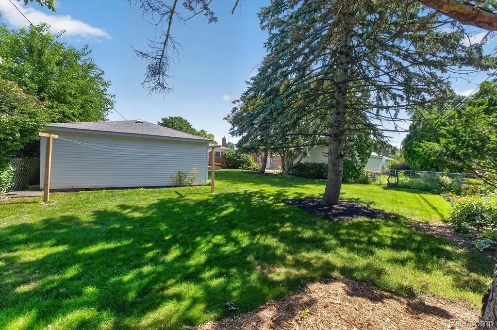 8599 Cardwell Street Westland City MI 48185
