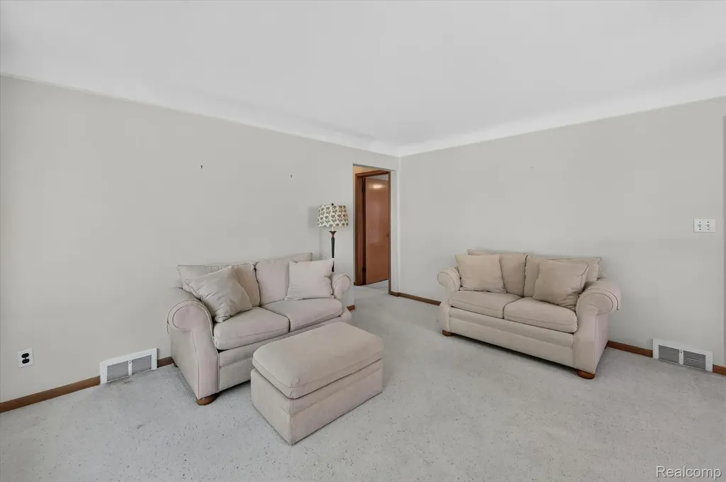 8599 Cardwell Street Westland City MI 48185