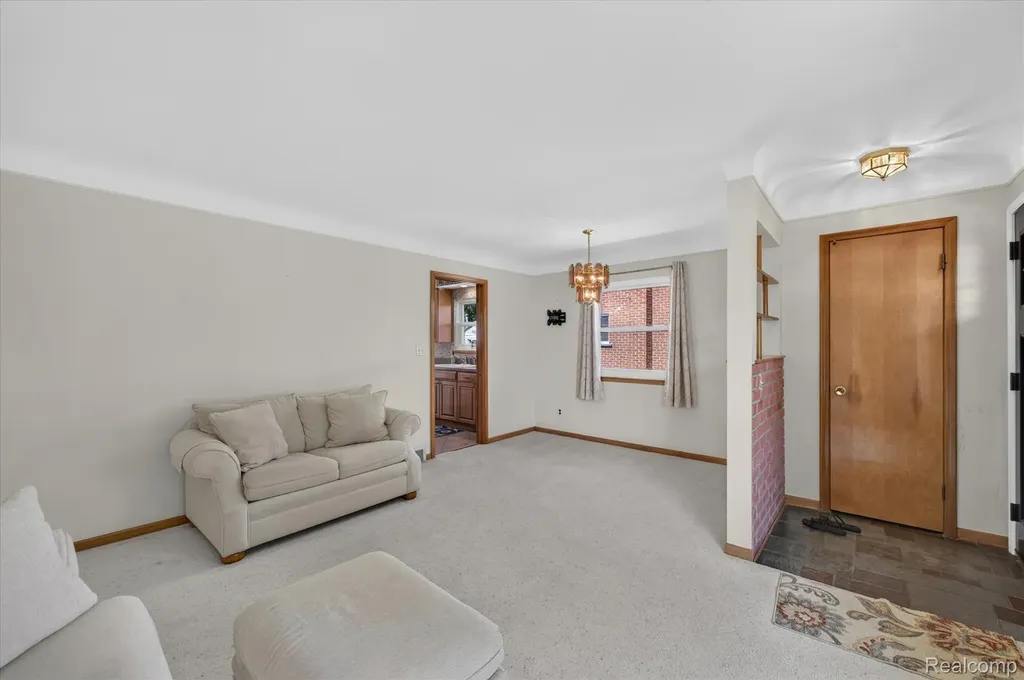8599 Cardwell Street Westland City MI 48185