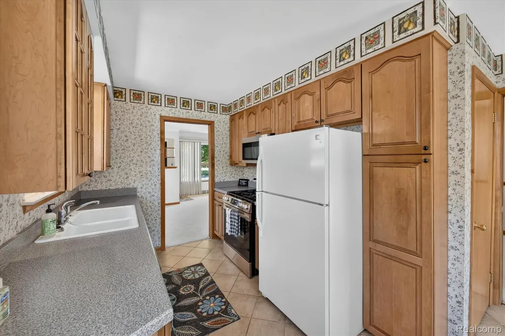 8599 Cardwell Street Westland City MI 48185