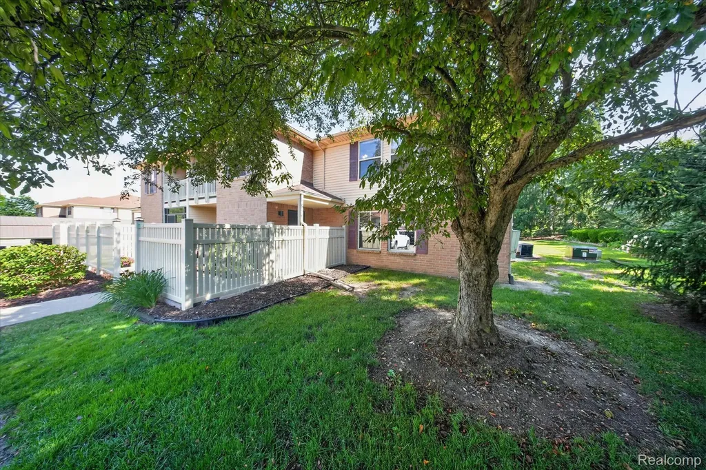 61165 Greenwood Drive South Lyon City MI 48178