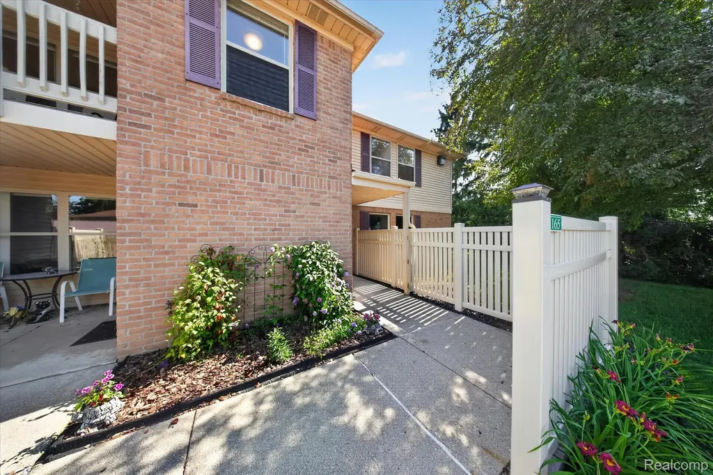 61165 Greenwood Drive South Lyon City MI 48178