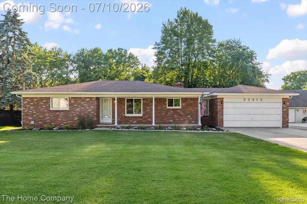 33413 Louise Avenue Clinton Charter Township MI 48035