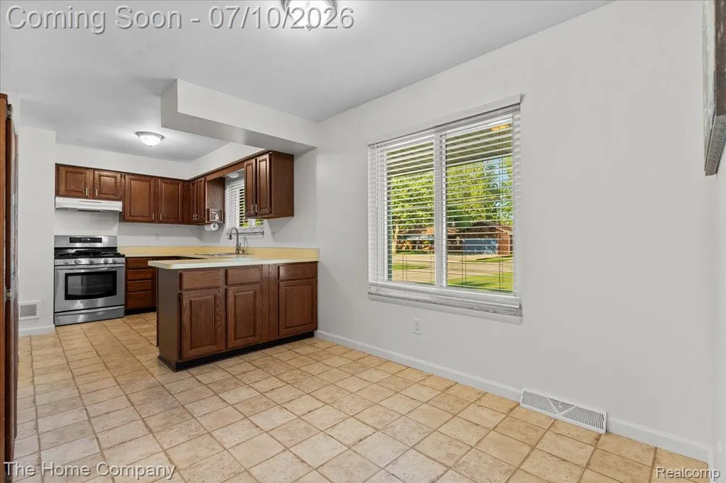 33413 Louise Avenue Clinton Charter Township MI 48035
