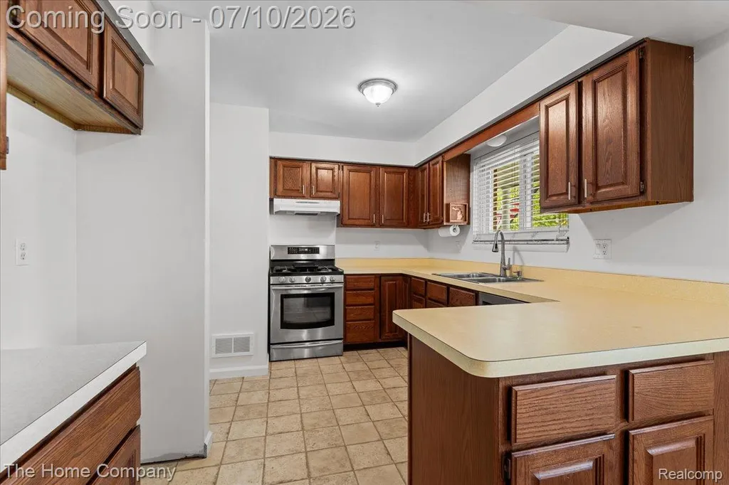 33413 Louise Avenue Clinton Charter Township MI 48035