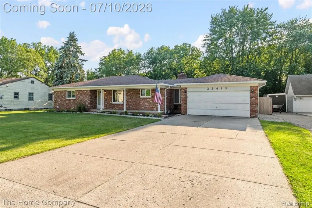33413 Louise Avenue Clinton Charter Township MI 48035