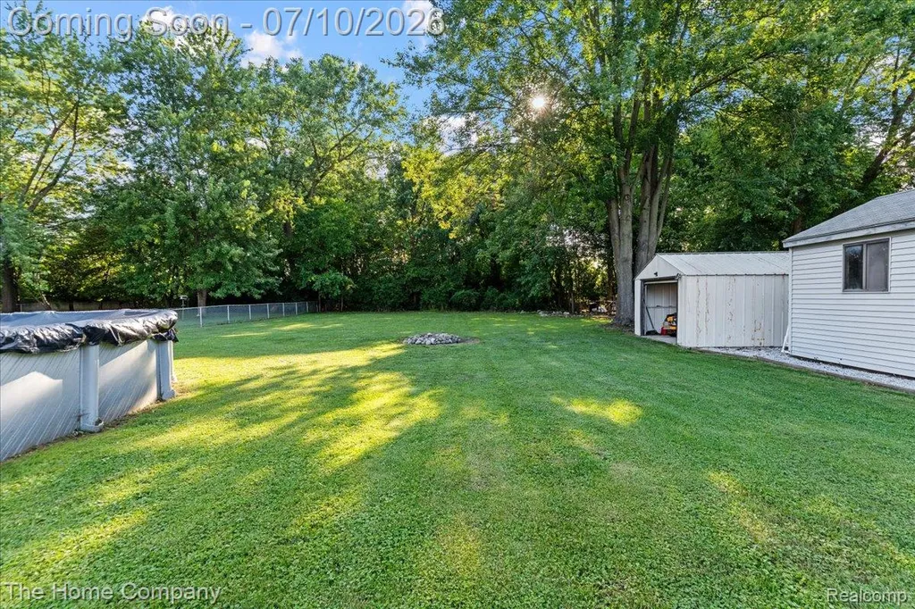 33413 Louise Avenue Clinton Charter Township MI 48035