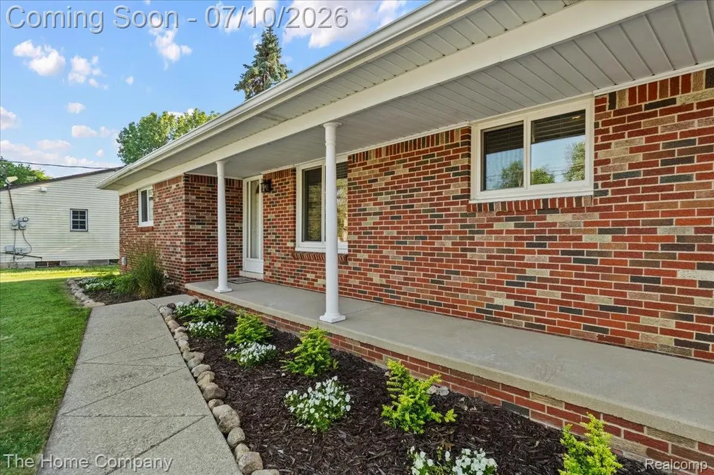 33413 Louise Avenue Clinton Charter Township MI 48035