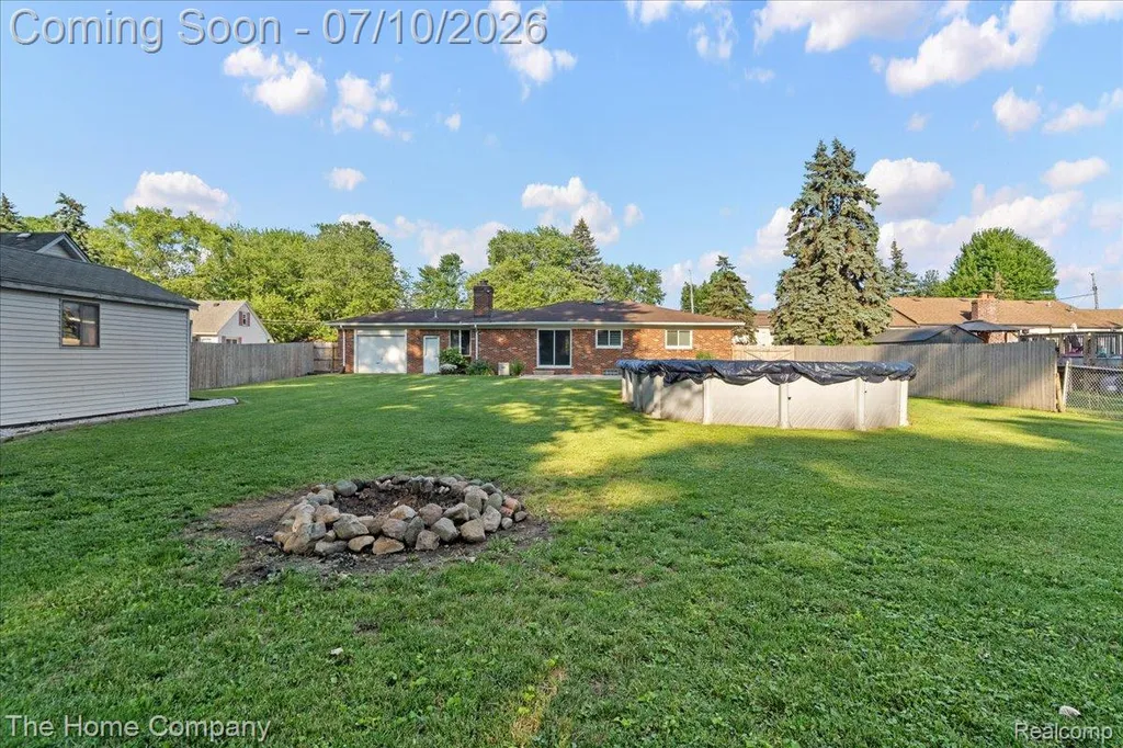 33413 Louise Avenue Clinton Charter Township MI 48035