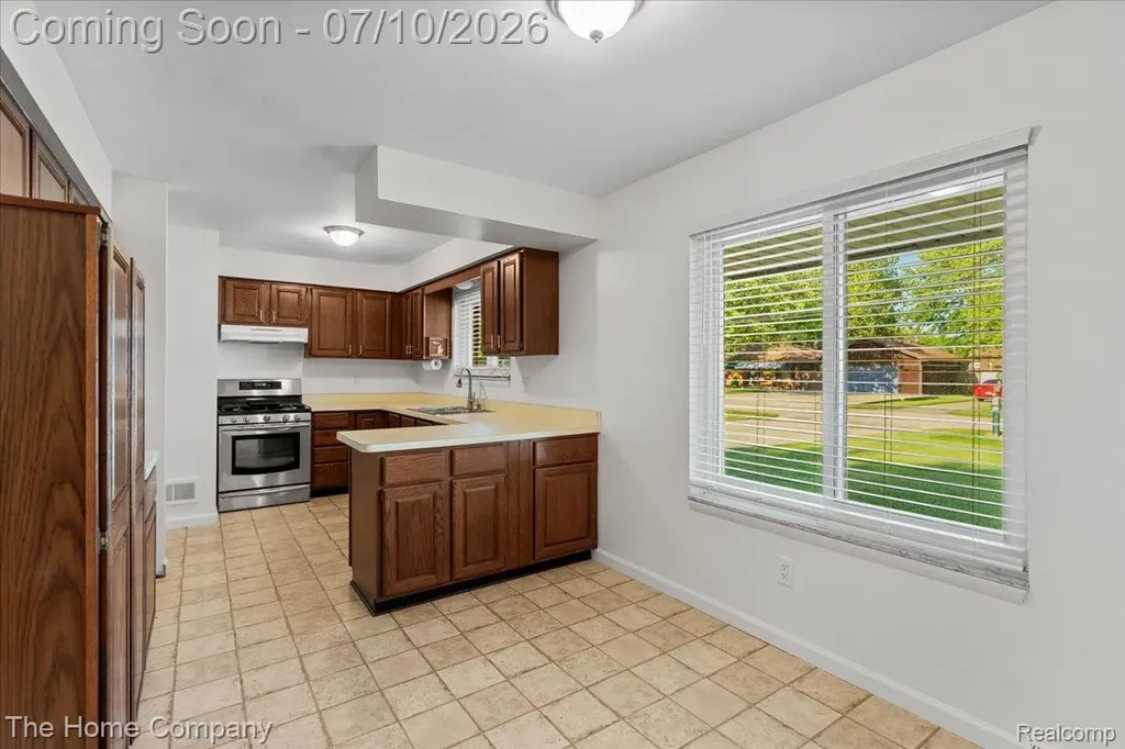 33413 Louise Avenue Clinton Charter Township MI 48035