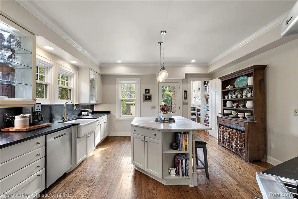 1264 Buckingham Road Grosse Pointe Park City MI 48230