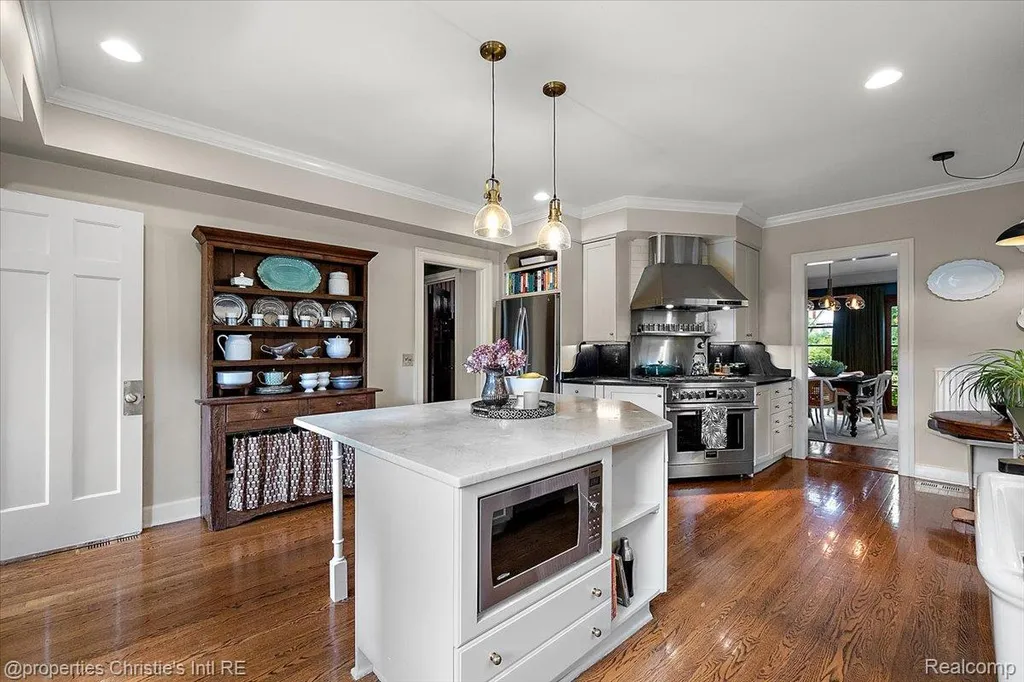 1264 Buckingham Road Grosse Pointe Park City MI 48230