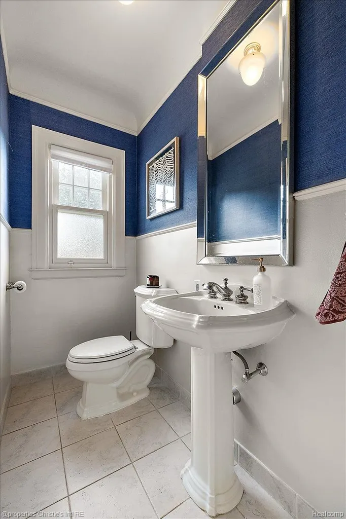 1264 Buckingham Road Grosse Pointe Park City MI 48230