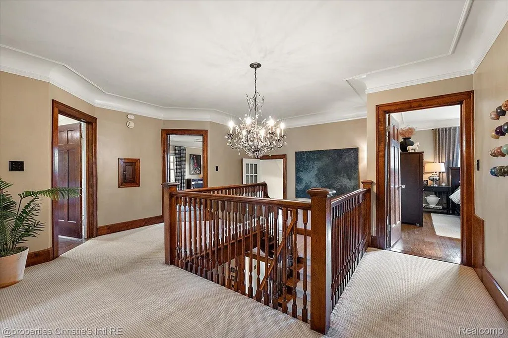 1264 Buckingham Road Grosse Pointe Park City MI 48230