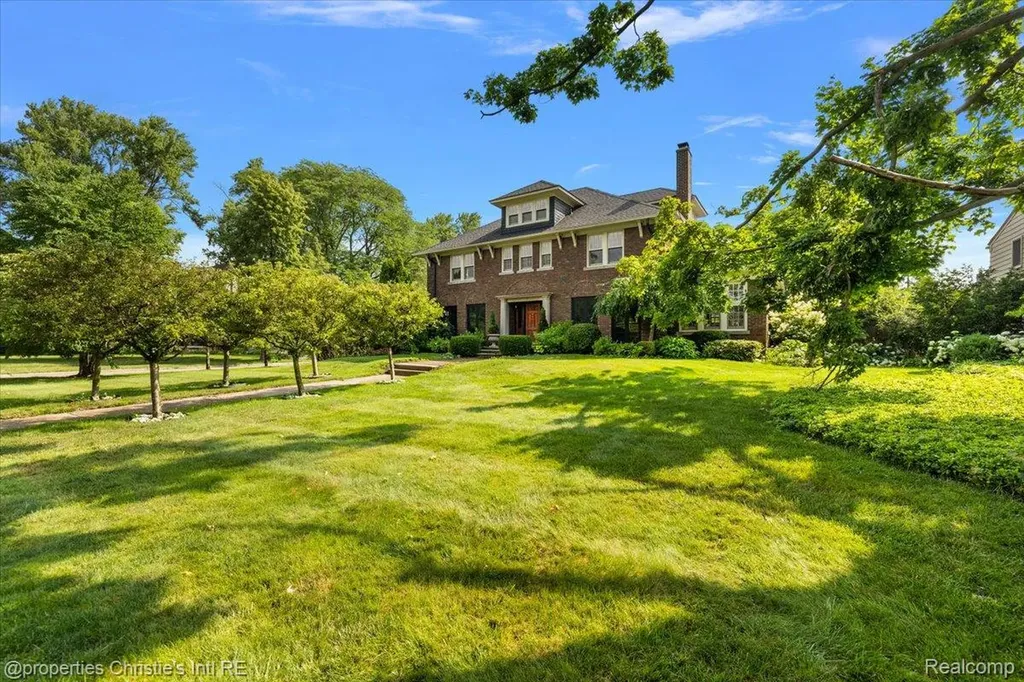 1264 Buckingham Road Grosse Pointe Park City MI 48230