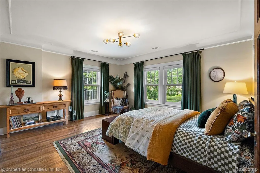 1264 Buckingham Road Grosse Pointe Park City MI 48230
