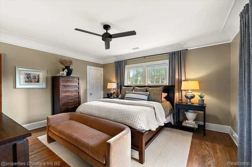 1264 Buckingham Road Grosse Pointe Park City MI 48230