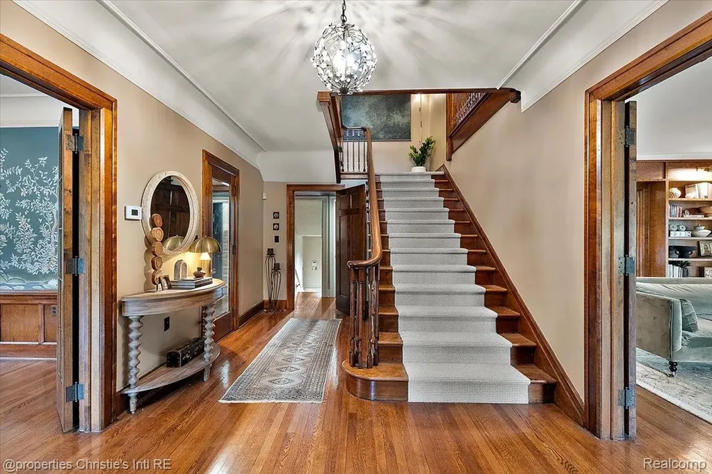1264 Buckingham Road Grosse Pointe Park City MI 48230