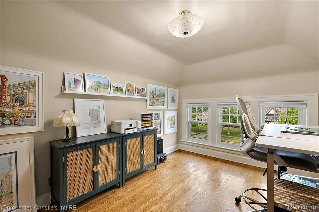 1264 Buckingham Road Grosse Pointe Park City MI 48230