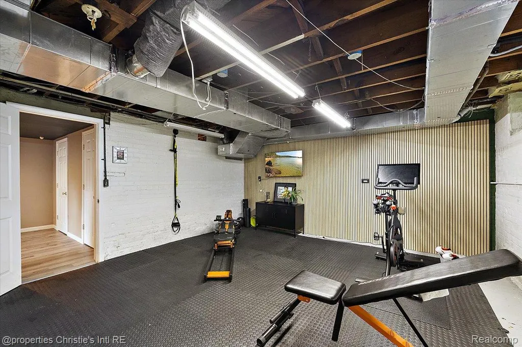 1264 Buckingham Road Grosse Pointe Park City MI 48230