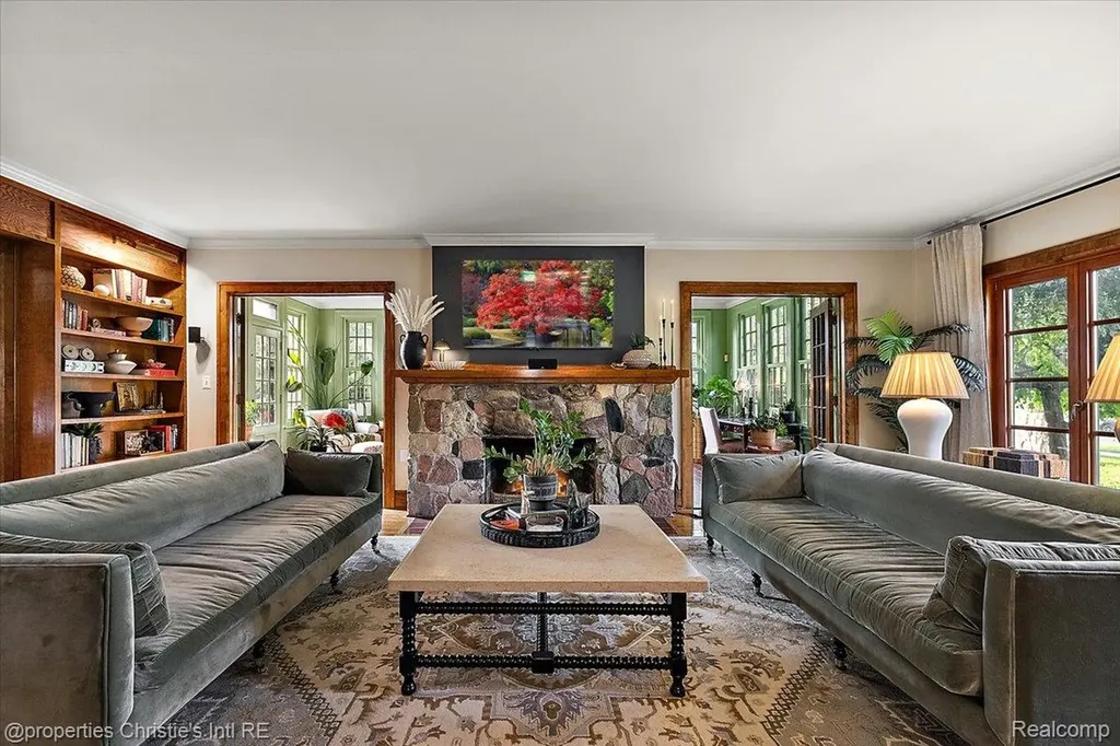 1264 Buckingham Road Grosse Pointe Park City MI 48230