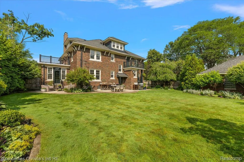 1264 Buckingham Road Grosse Pointe Park City MI 48230