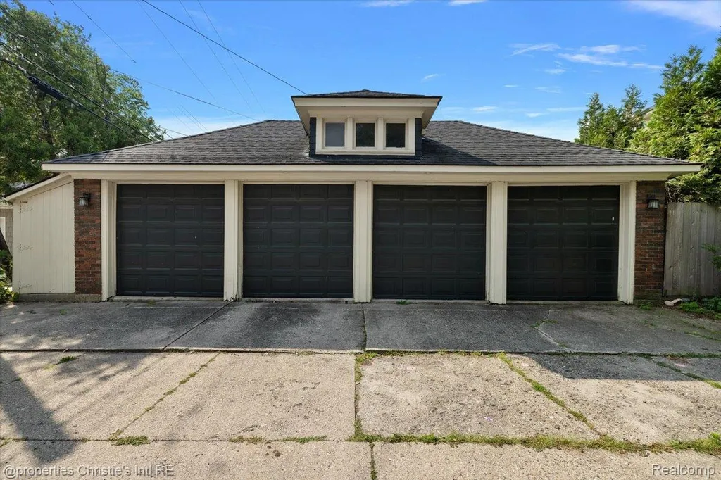 1264 Buckingham Road Grosse Pointe Park City MI 48230