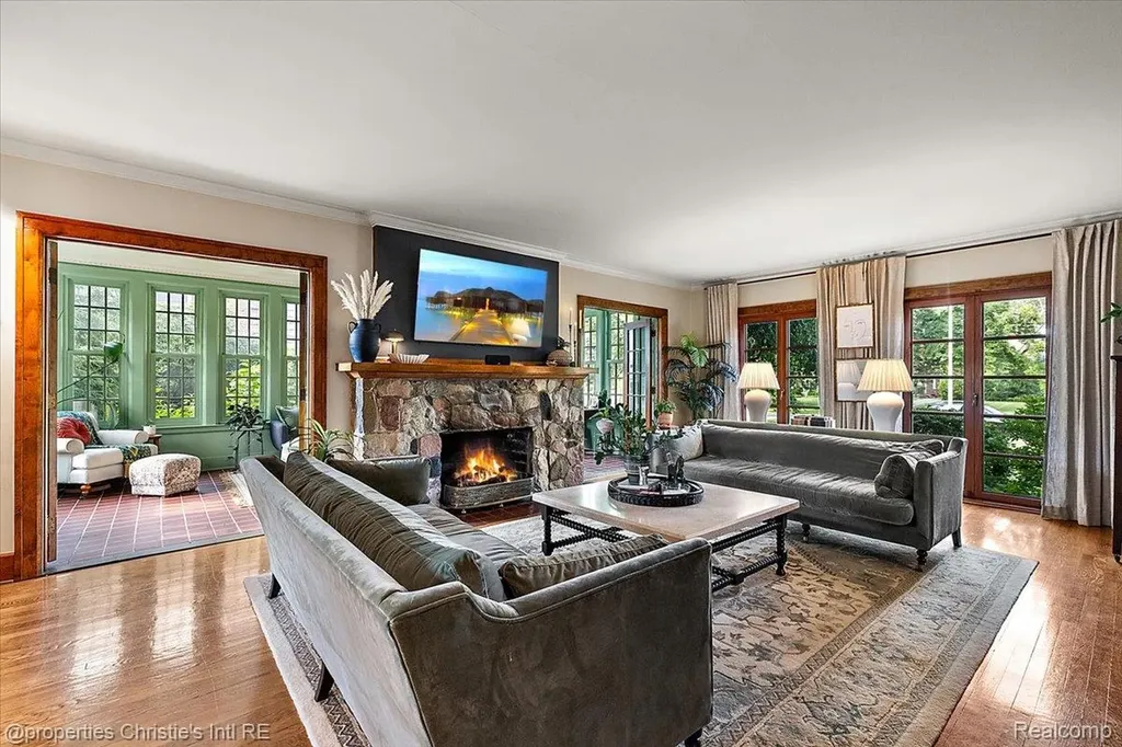 1264 Buckingham Road Grosse Pointe Park City MI 48230