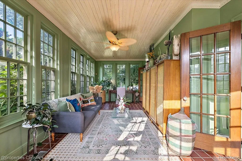 1264 Buckingham Road Grosse Pointe Park City MI 48230