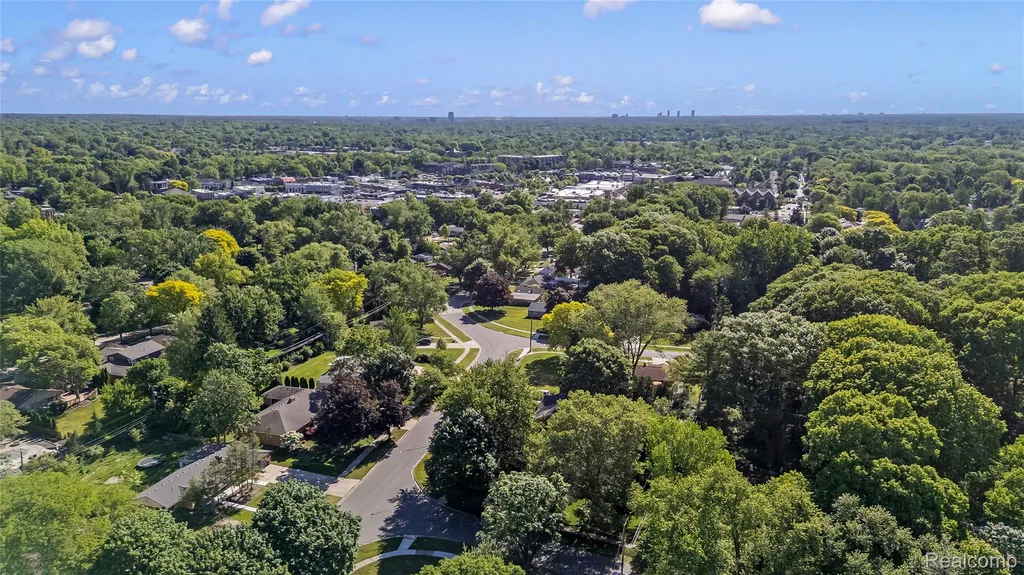 23270 Fleming Drive Farmington Hills City MI 48335