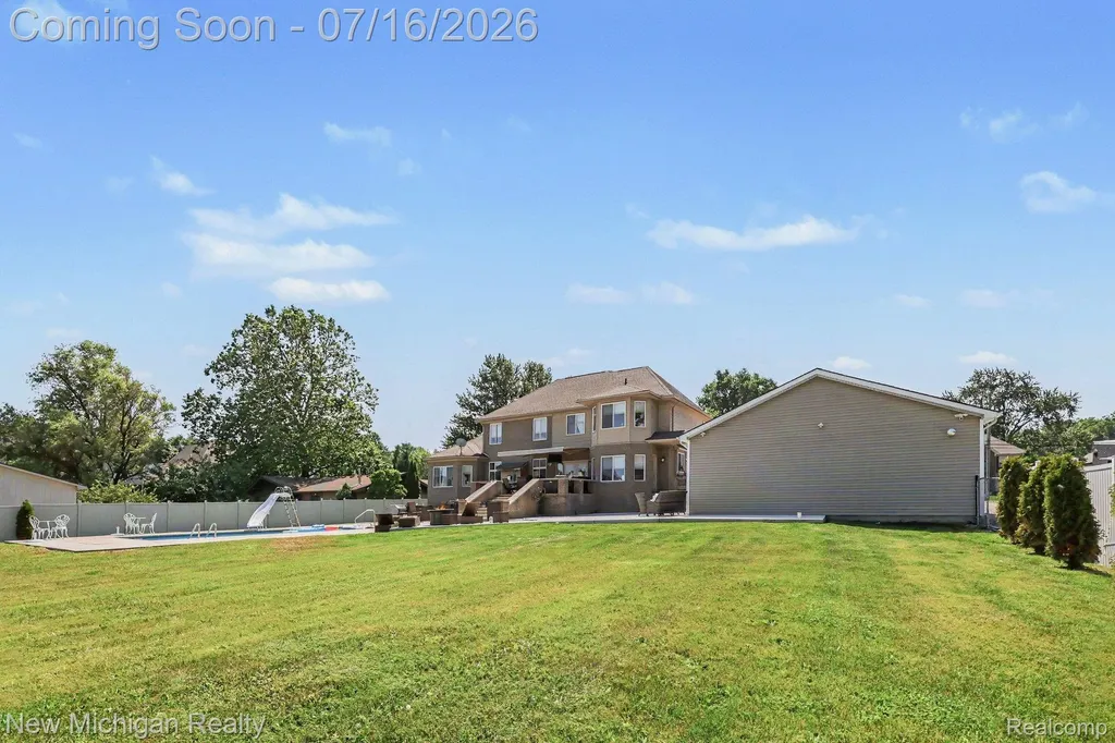 3812 Finch Drive Troy City MI 48084