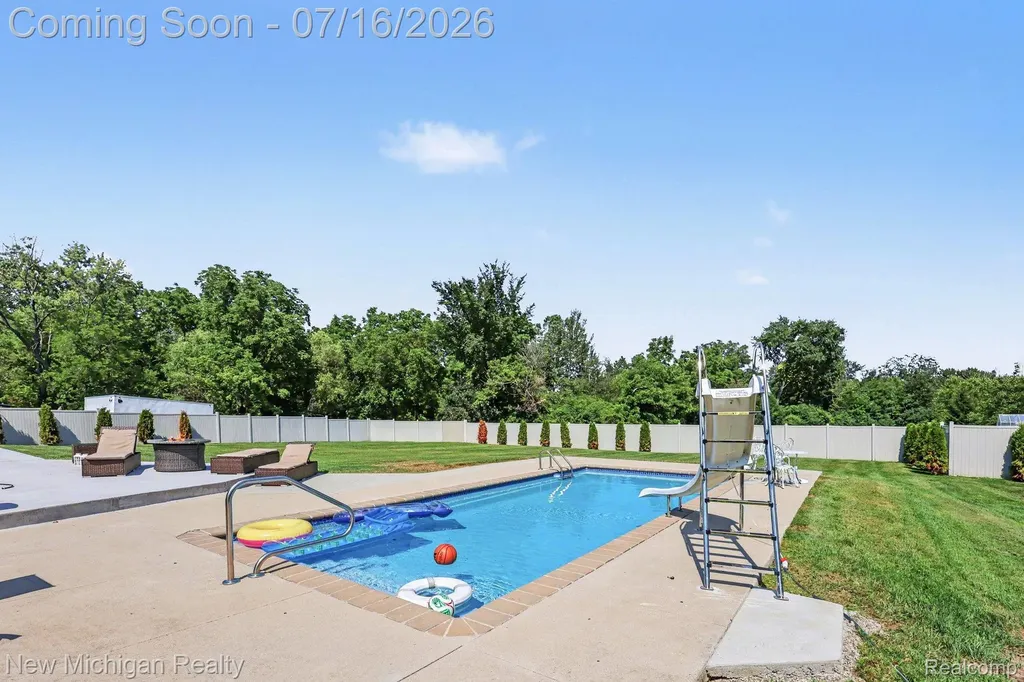 3812 Finch Drive Troy City MI 48084