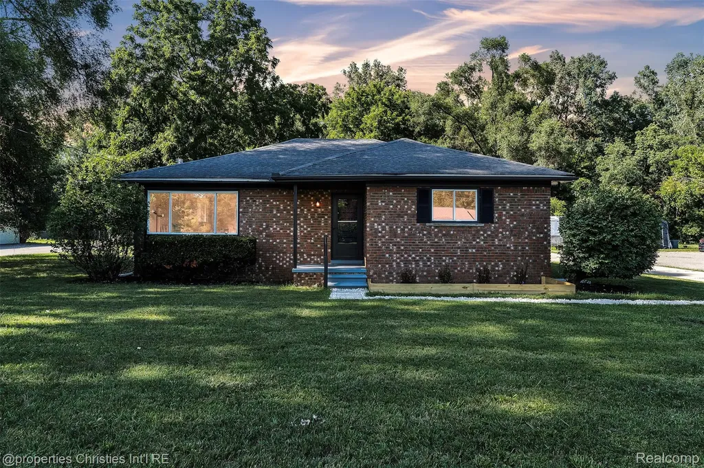 32652 Cadillac Street Farmington Hills City MI 48336