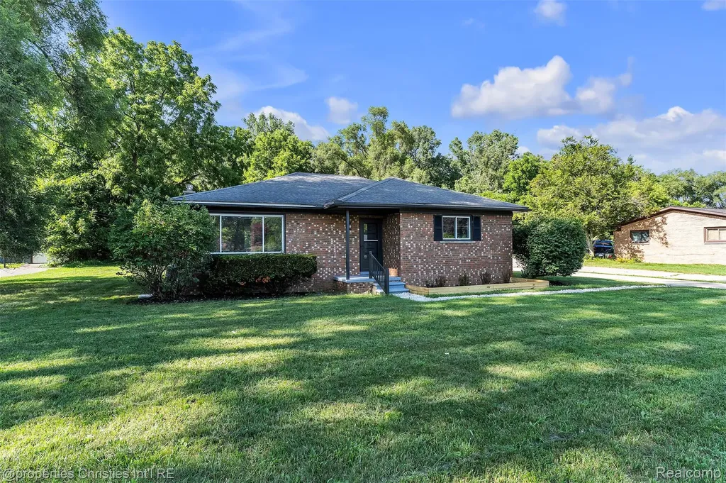 32652 Cadillac Street Farmington Hills City MI 48336