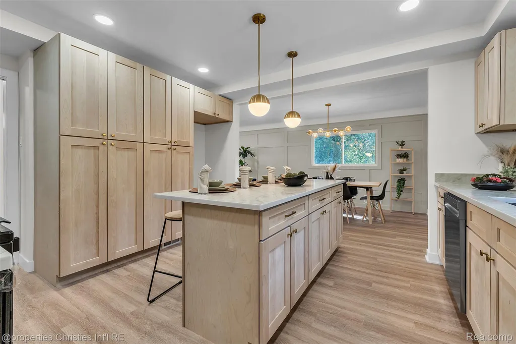 32652 Cadillac Street Farmington Hills City MI 48336