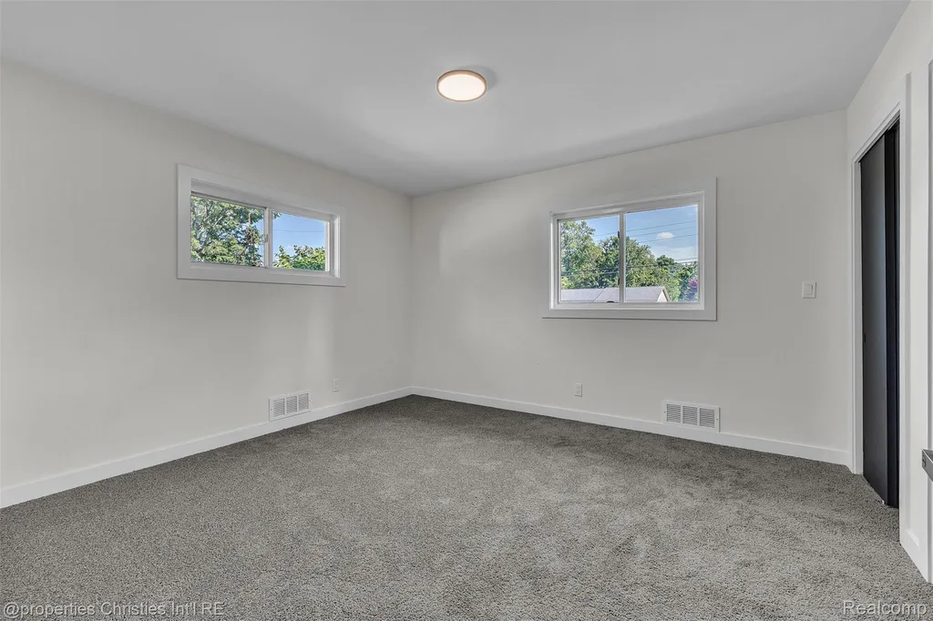 32652 Cadillac Street Farmington Hills City MI 48336