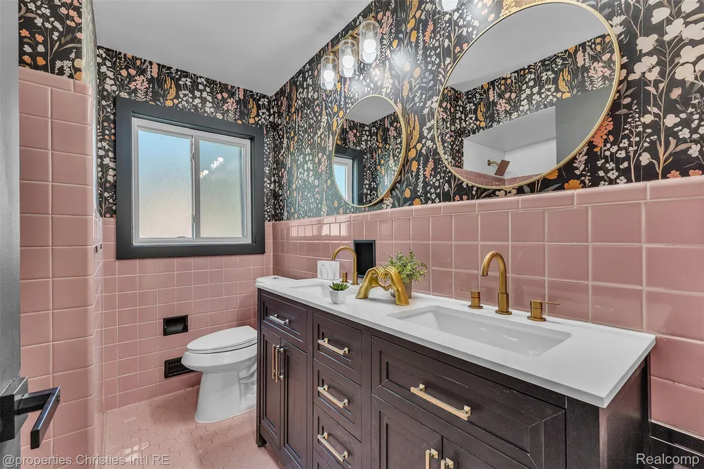 32652 Cadillac Street Farmington Hills City MI 48336