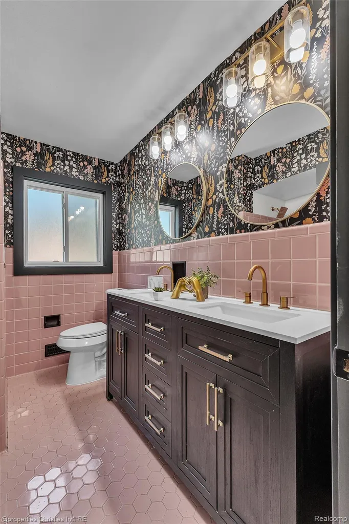 32652 Cadillac Street Farmington Hills City MI 48336