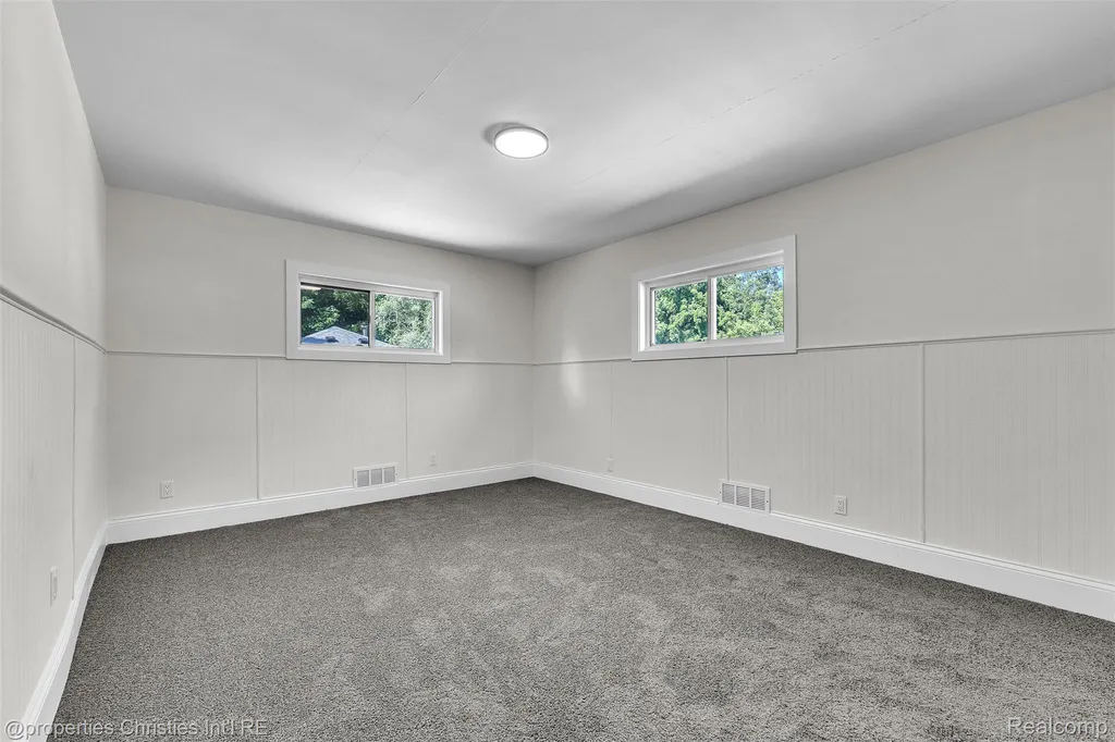 32652 Cadillac Street Farmington Hills City MI 48336