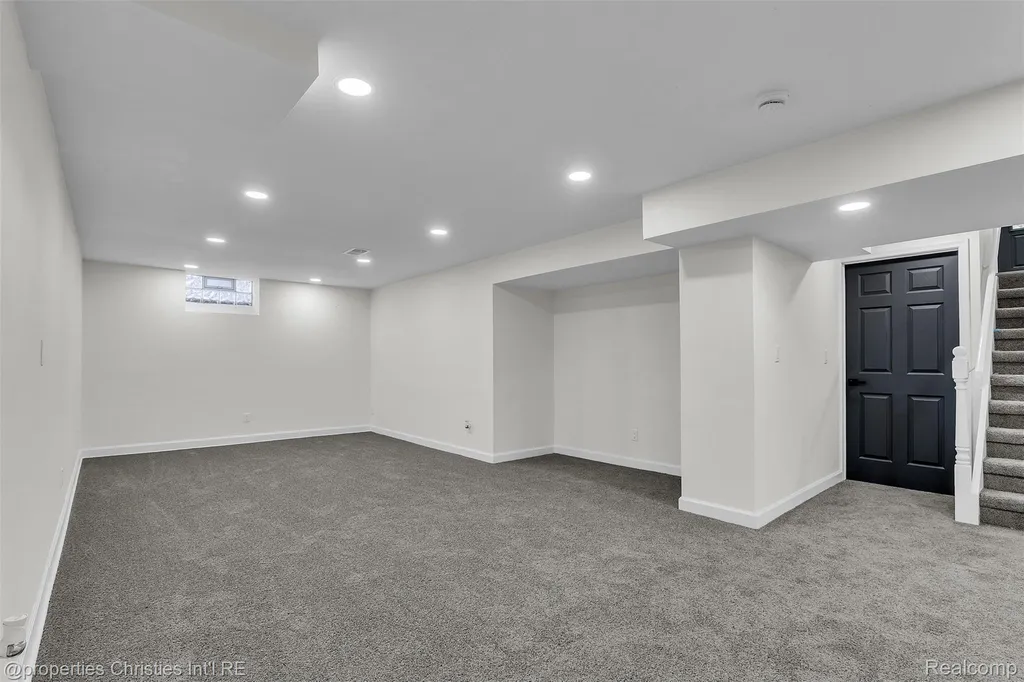 32652 Cadillac Street Farmington Hills City MI 48336