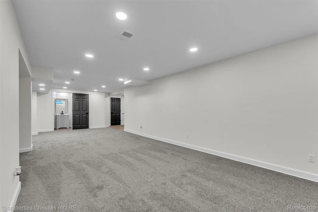 32652 Cadillac Street Farmington Hills City MI 48336
