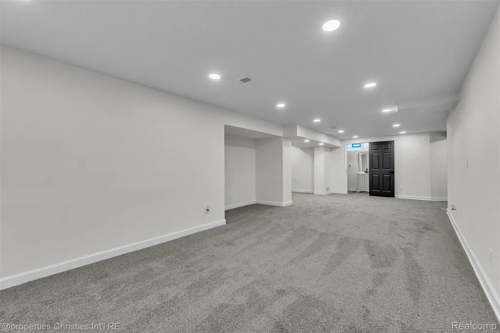 32652 Cadillac Street Farmington Hills City MI 48336