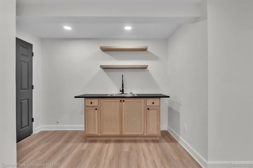 32652 Cadillac Street Farmington Hills City MI 48336